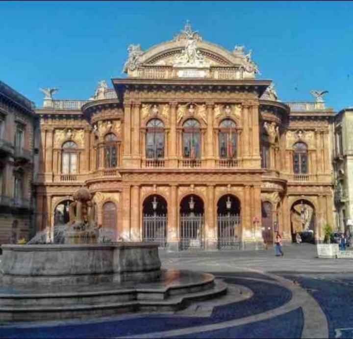 La Casetta Al Centro Катания Экстерьер фото