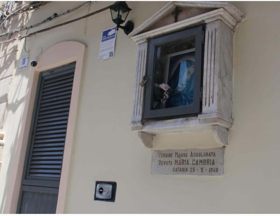 La Casetta Al Centro Катания Экстерьер фото